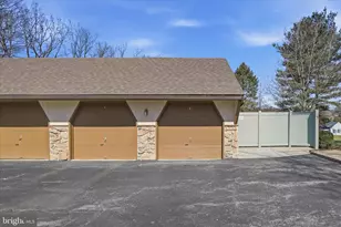 130 Oak Knoll Cir, Millersville, PA 17551 - Photo 2