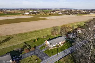 159 Edgewood Dr, New Holland, PA 17557 - Photo 2