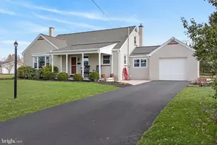409 Delta St, Mount Joy, PA 17552 - Photo 2