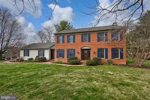 131 Milton Cir, Lititz, PA 17543 - Photo 2