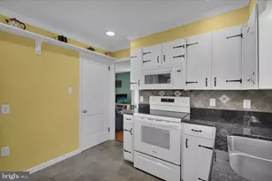 1025 Helen Ave, Lancaster, PA 17601 - Photo 12