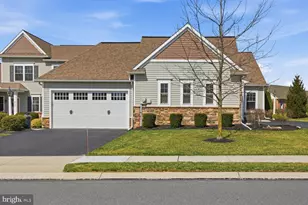 321 Pin Oak Dr, Lititz, PA 17543 - Photo 2