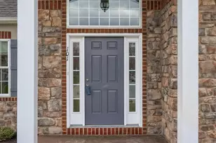 101 Baneberry Ln, Lititz, PA 17543 - Photo 4