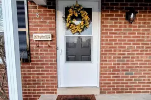 827 S Locust St, Elizabethtown, PA 17022 - Photo 2