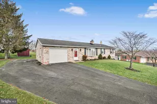 97 Hillside Dr, Ephrata, PA 17522 - Photo 2