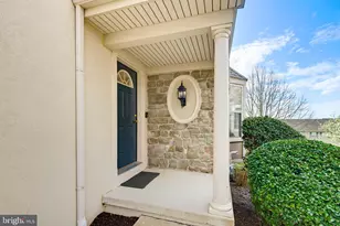 674 Royal View Dr, Lancaster, PA 17601 - Photo 2