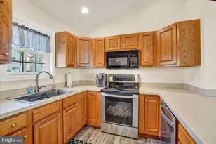 2202 Weeping Willow Ln, Mount Joy, PA 17552 - Photo 6