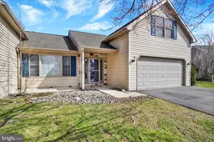 2202 Weeping Willow Ln, Mount Joy, PA 17552 - Photo 2