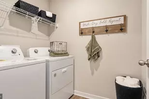 114 Erica Ln, Columbia, PA 17512 - Photo 8