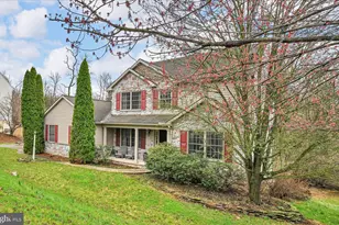 114 Crimson Ln, Elizabethtown, PA 17022 - Photo 4