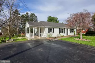 314 Dahlia Rd, Lancaster, PA 17602 - Photo 2