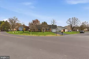 497 Crosswinds Dr, Lititz, PA 17543 - Photo 2