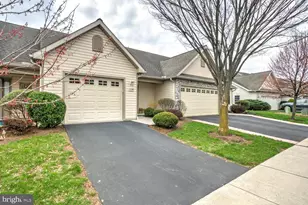 1354 Fieldstone Dr, Mount Joy, PA 17552 - Photo 2