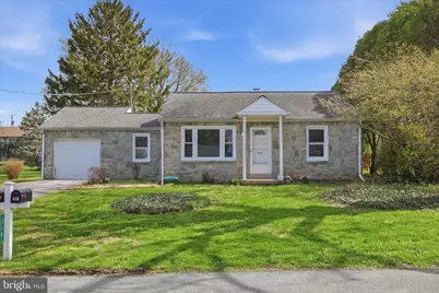 319 Dahlia Road, Lancaster, PA 17602 - Photo 1