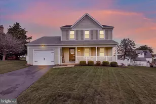 307 Cottonwood Ln, New Holland, PA 17557 - Photo 2