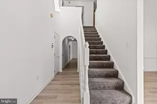 116 Greenview Dr, Lancaster, PA 17601 - Photo 2