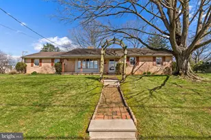 2566 Golden Dr, East Petersburg, PA 17520 - Photo 2