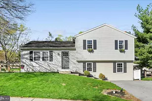 240 Birchwood Ln, Lititz, PA 17543 - Photo 2