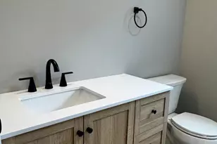 60 Diller Ave, New Holland, PA 17557 - Photo 4