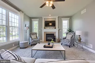 328 Cobblers Ct, Lititz, PA 17543 - Photo 2