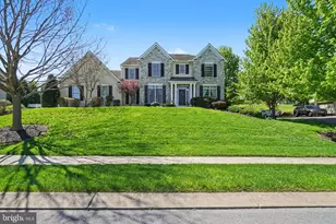 2118 Meadow Ridge Dr, Lancaster, PA 17601 - Photo 2