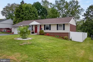 825 Darby Ln, Lancaster, PA 17601 - Photo 2