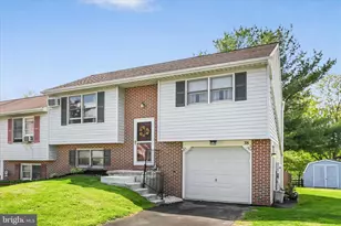 38 Pickford Dr, Lancaster, PA 17603 - Photo 2