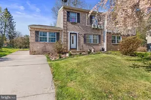 1037 Tom Paine Dr, Lancaster, PA 17603 - Photo 2