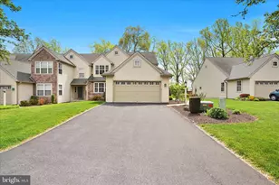115 Hawk Valley Ln, Denver, PA 17517 - Photo 2
