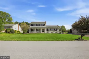 22 Hillcrest Dr, Millersville, PA 17551 - Photo 2