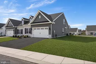 236 Pilgrim Dr, Lancaster, PA 17603 - Photo 2
