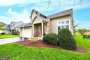 102 Bloomfield Dr, Ephrata, PA 17522 - Photo 4