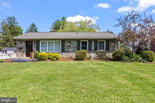6281 Carpenter St, East Petersburg, PA 17520 - Photo 2