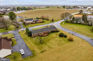 632 E Farmersville Rd, New Holland, PA 17557 - Photo 4