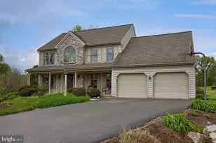 2462 Carriage Dr, Lancaster, PA 17601 - Photo 4