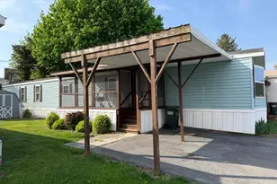 10 S Green Acres Circle, Akron, PA 17501 - Photo 2