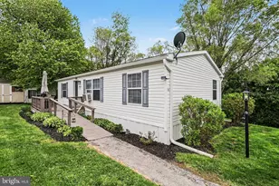 731 Primrose Ln, Ephrata, PA 17522 - Photo 2