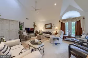 128 Greenview Dr, Lancaster, PA 17601 - Photo 2