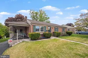 422 Westview Dr, Akron, PA 17501 - Photo 2