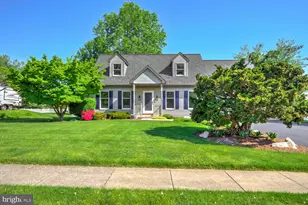 706 Rosemont Dr, Lititz, PA 17543 - Photo 1