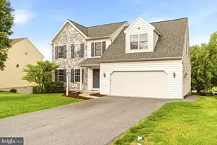 608 Redwood Dr, Lancaster, PA 17602 - Photo 2