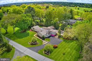 260 Brook Farms Rd, Lancaster, PA 17601 - Photo 2