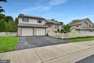 205 Roosevelt Cir, Ephrata, PA 17522 - Photo 2
