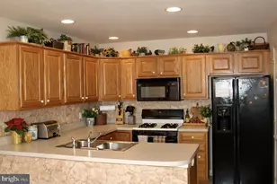 228 Cobblestone Ln, Lancaster, PA 17601 - Photo 4