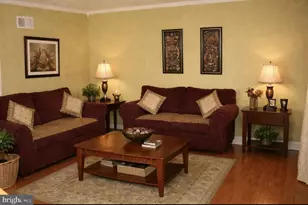 228 Cobblestone Ln, Lancaster, PA 17601 - Photo 2