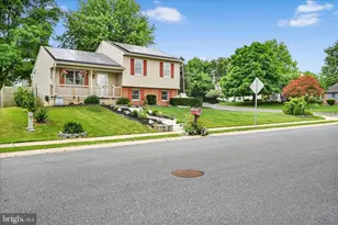 101 Foxchase Dr, Elizabethtown, PA 17022 - Photo 2