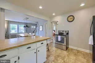 2033 Manor Ridge Dr, Lancaster, PA 17603 - Photo 2