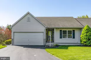 12 Pebble Creek Dr, Lititz, PA 17543 - Photo 2