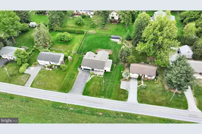 230 Edgewood Drive, New Holland, PA 17557 - Photo 2