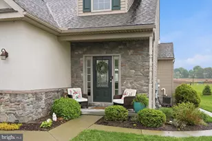 127 Anna Ln, Elizabethtown, PA 17022 - Photo 2